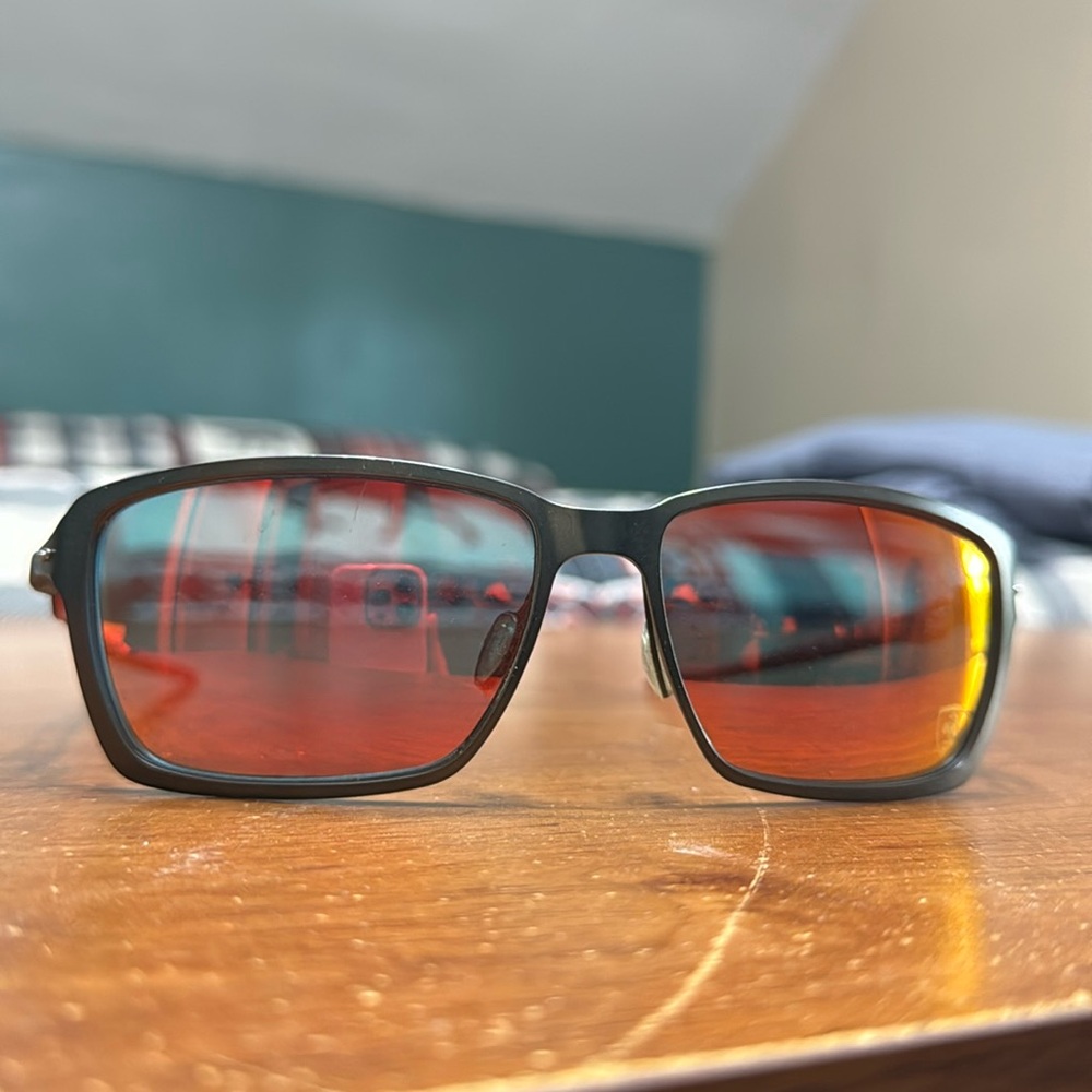 Men’s Oakley Tincan Carbon Ferrari Sunglasses